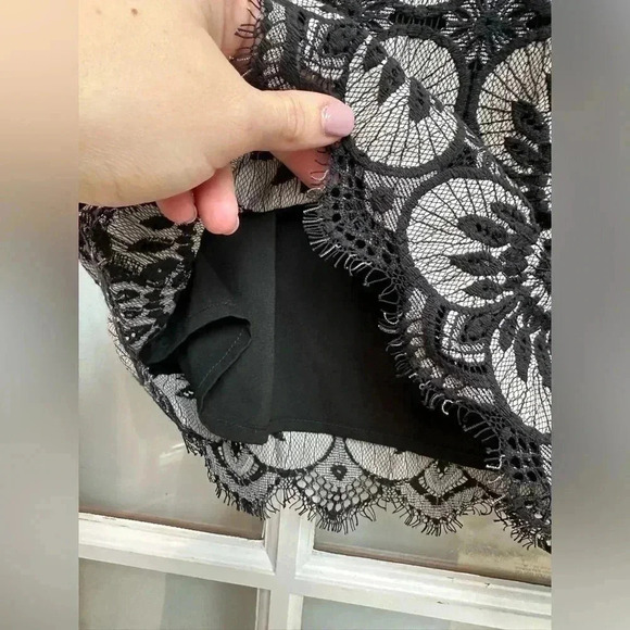 Banana Republic | Gray Black Embroidered Floral Print Bohemian Top Size S - Picture 5 of 10